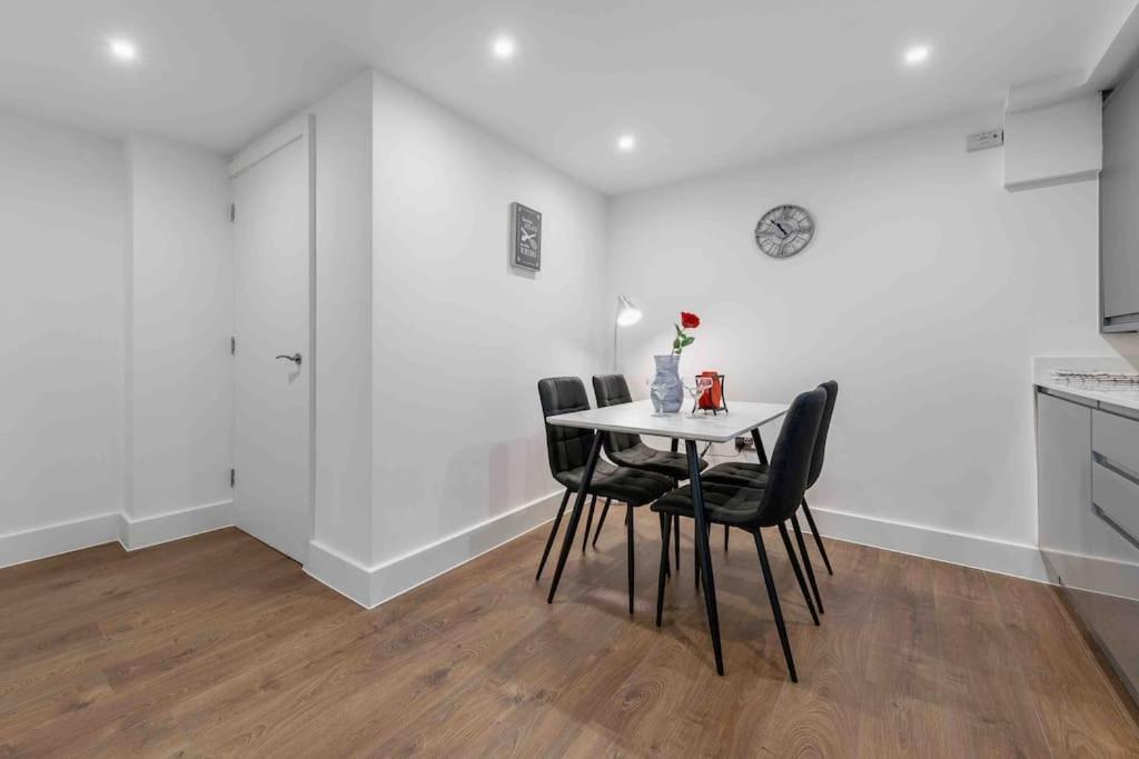 Holiday Home Sleep 8 Central London 9Elms エクステリア 写真